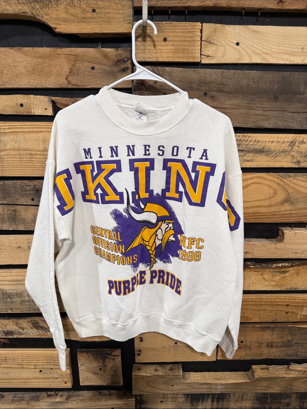 vintage white 1998 Minnesota Vikings
"Central Division Champions" sweatshirt L